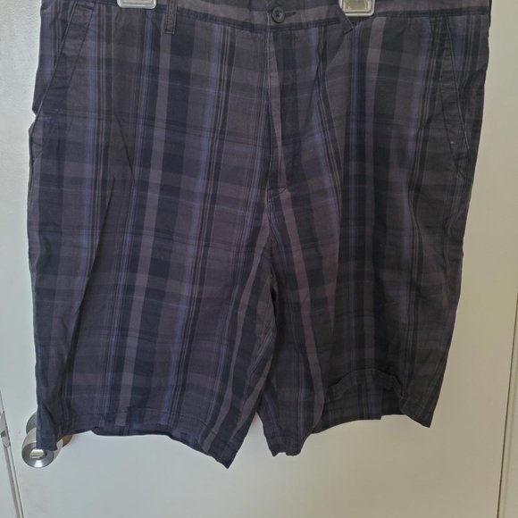 Mens plaid shorts Apt 9 size 42 - Picture 1 of 3